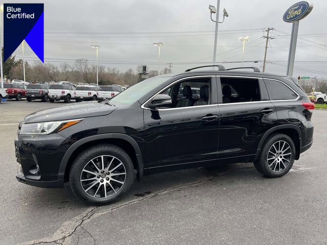 Used 2018 Toyota Highlander SE image 1