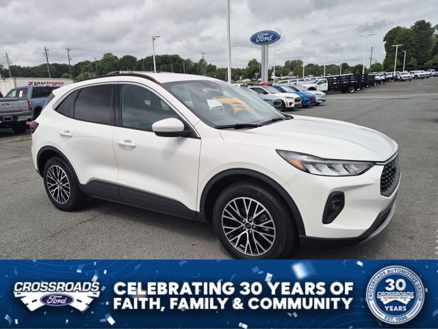 Certified 2023 Ford Escape SE FWD image 1