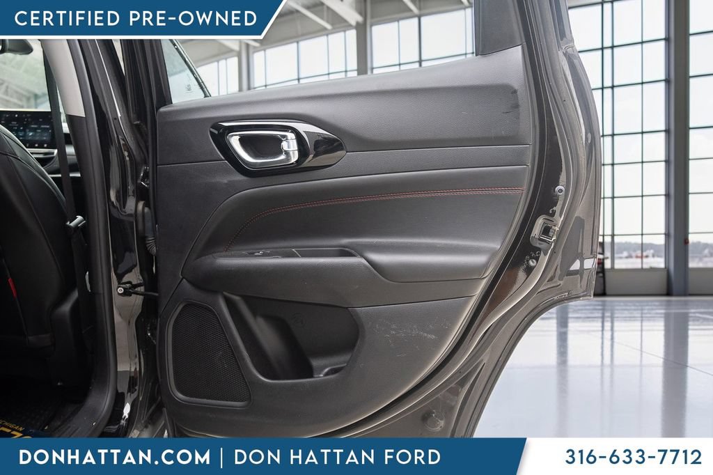 Used 2022 Jeep Compass Trailhawk w/ Trailhawk Convenience Group AWD/4WD image 30