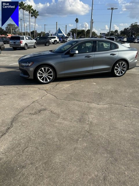 Used 2020 Volvo S60 T5 Momentum image 1