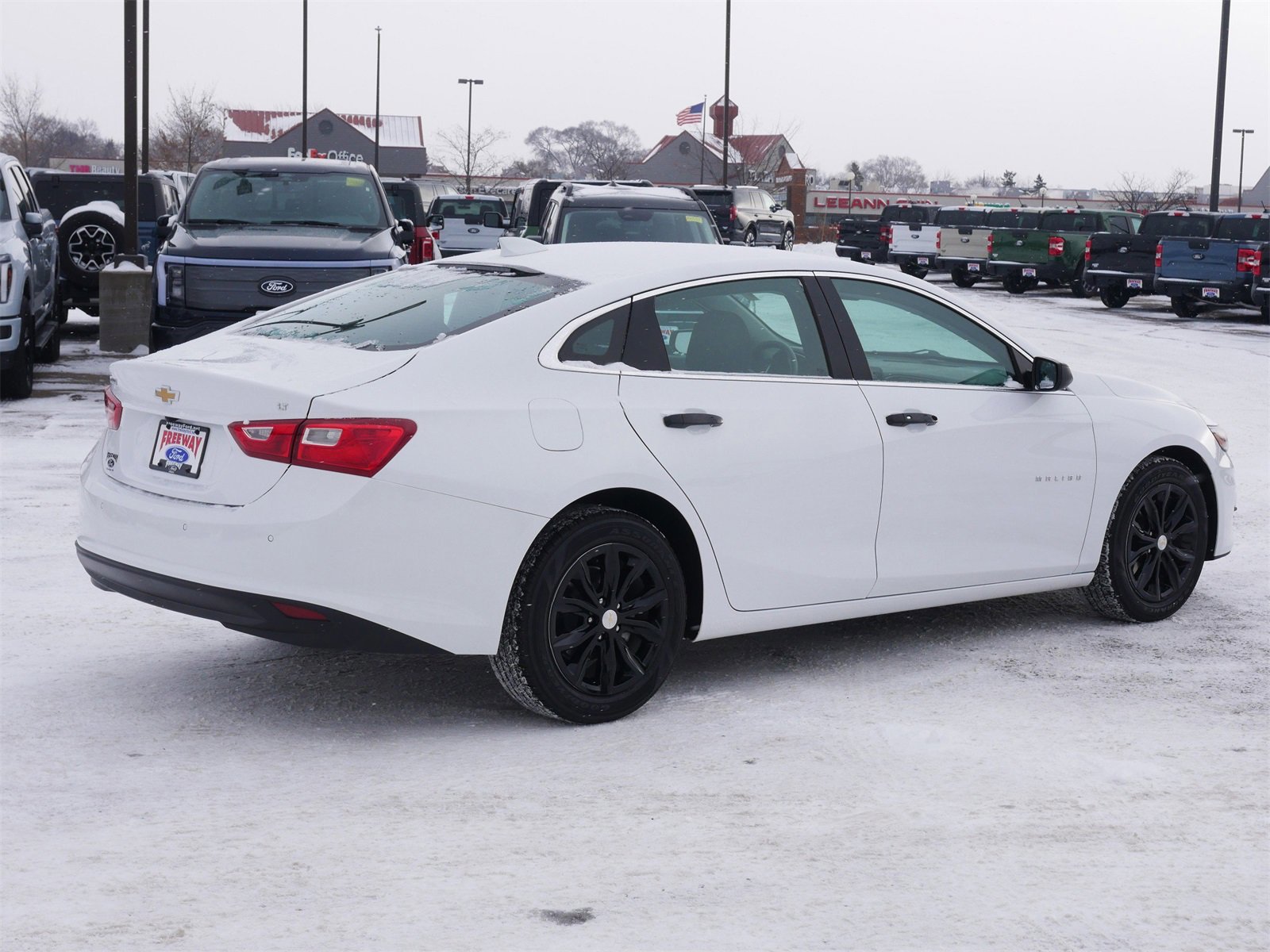 Used 2025 Chevrolet Malibu LT image 4