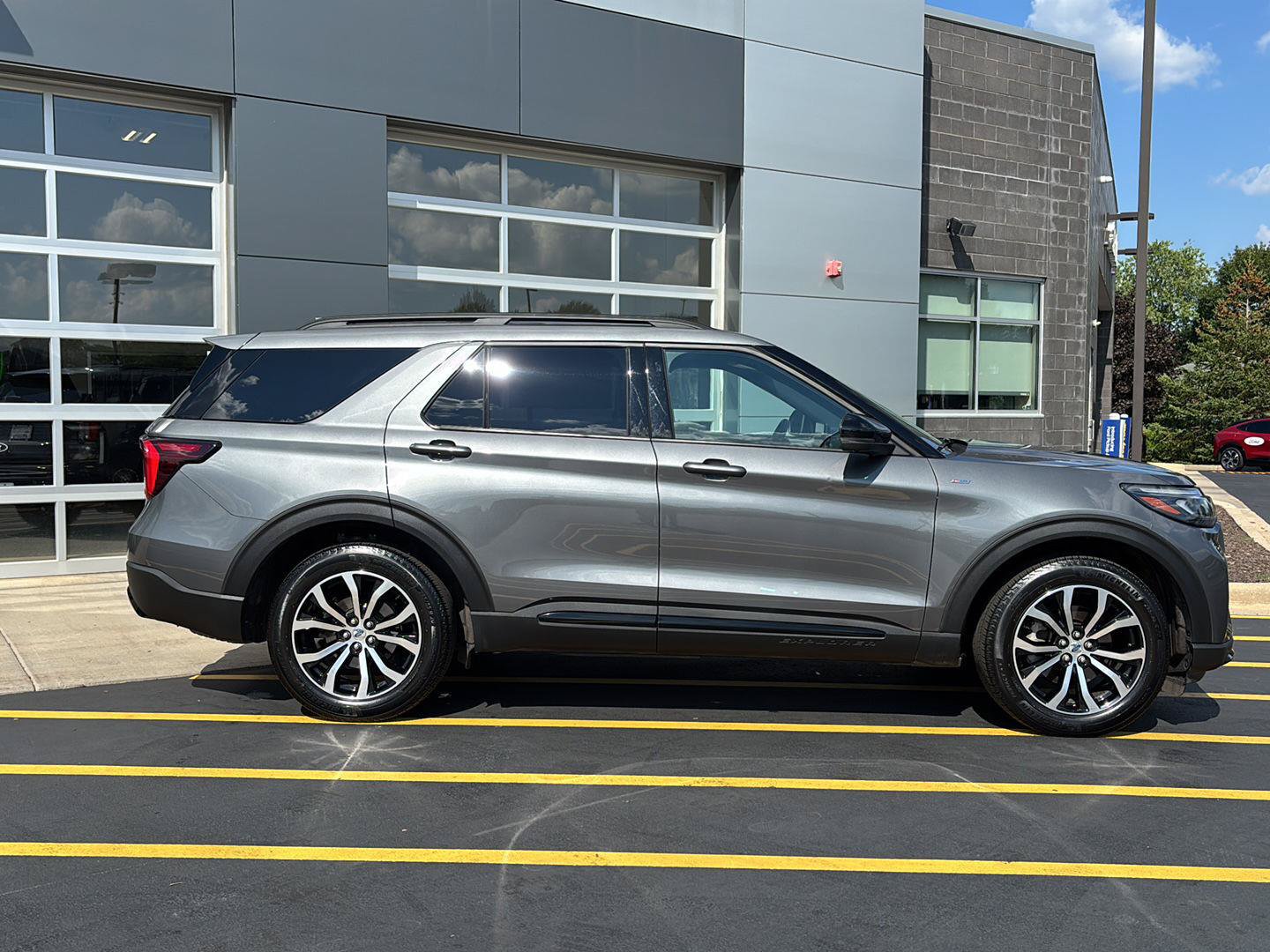 Certified 2026 Ford Explorer ST-Line AWD/4WD image 5