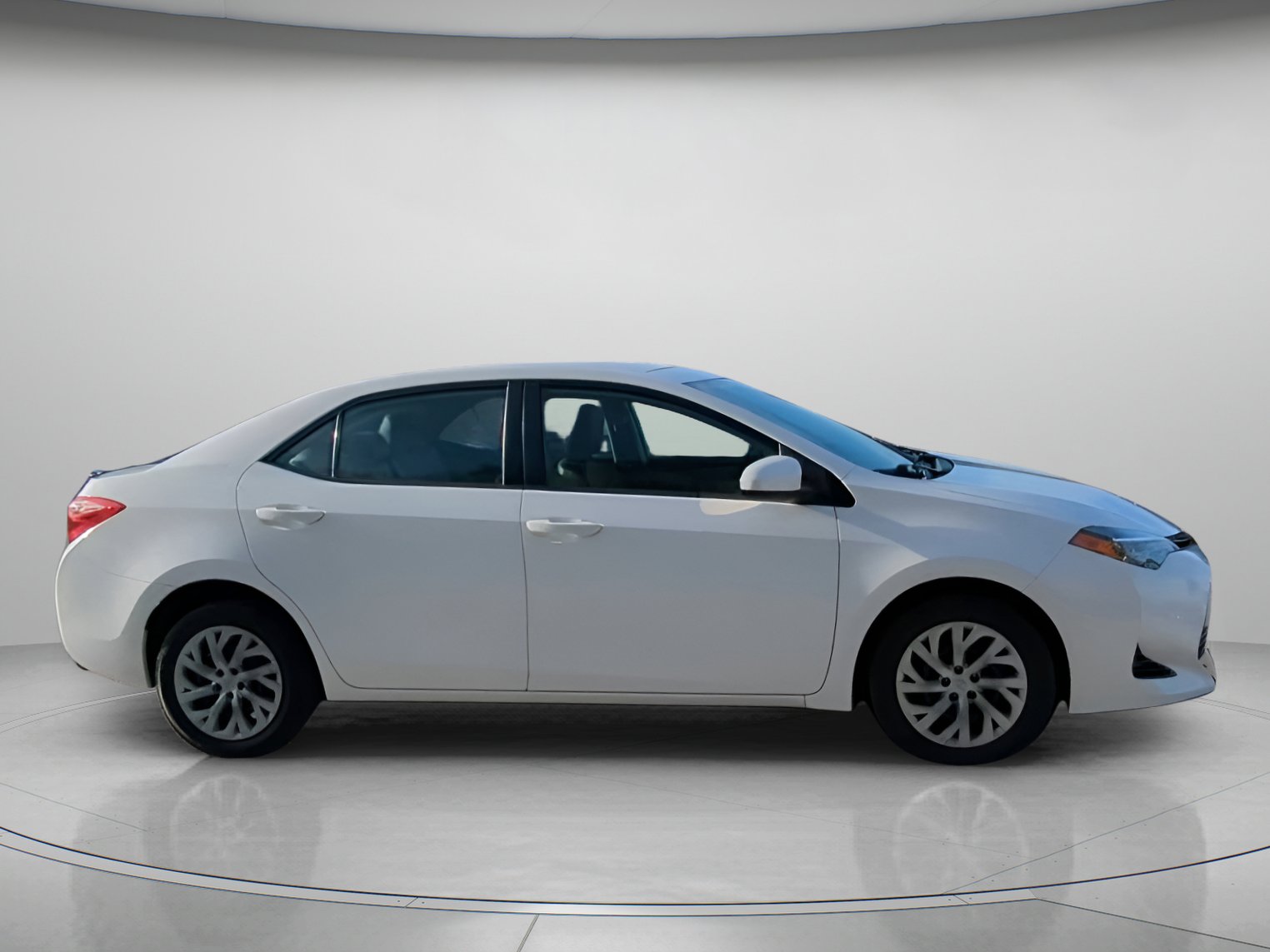 Used 2018 Toyota Corolla LE image 33