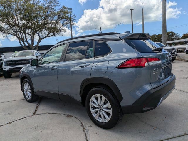 Used 2023 Toyota Corolla Cross LE w/ Moonroof Package image 2