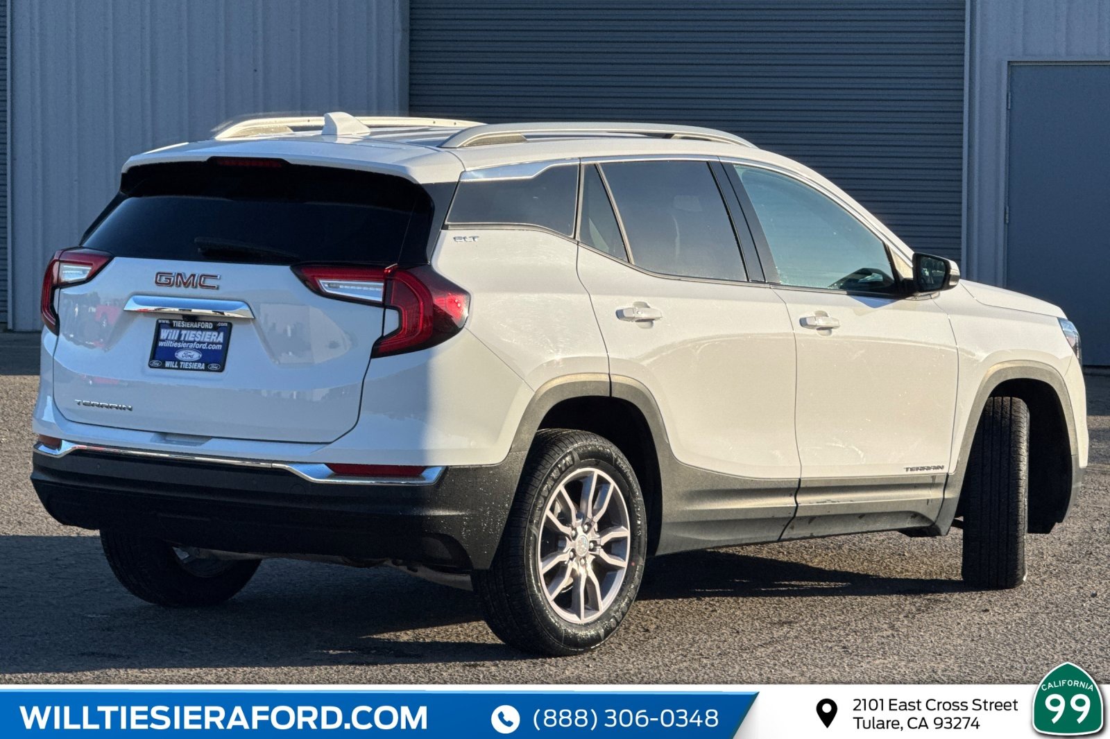 Used 2024 GMC Terrain SLT image 4