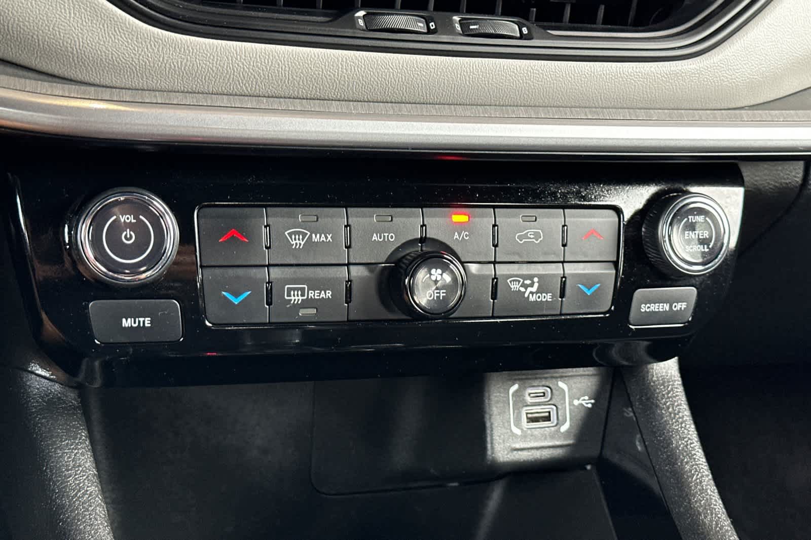 Used 2025 Jeep Compass Limited AWD/4WD image 20