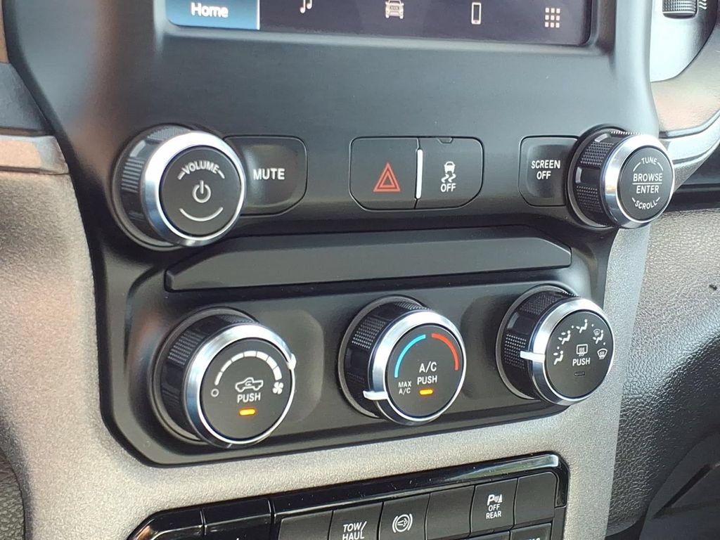 Used 2024 RAM 2500 Tradesman w/ Chrome Appearance Group AWD/4WD image 21