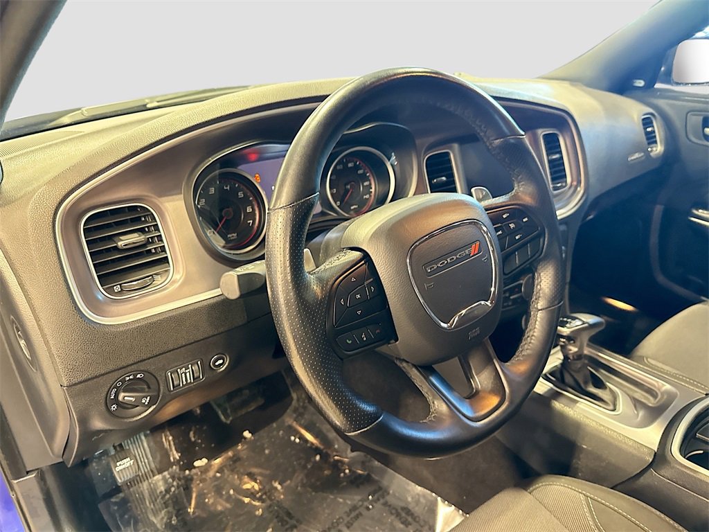 Used 2022 Dodge Charger SXT w/ Driver Convenience Group image 9