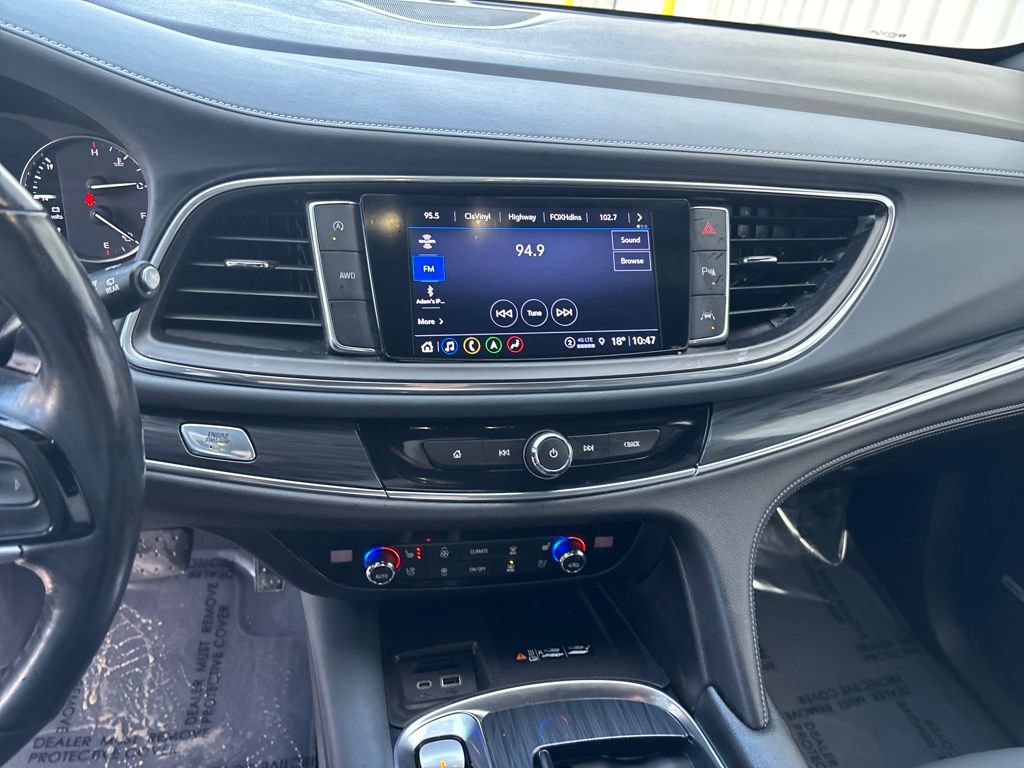 Used 2024 Buick Enclave Premium AWD/4WD image 17