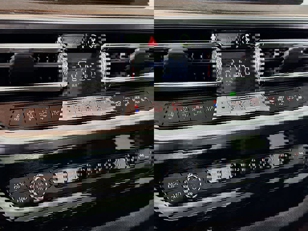 Used 2023 BMW X3 xDrive30i w/ Premium Essential Package image 21