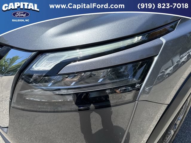 Used 2025 Nissan Pathfinder SV FWD image 11