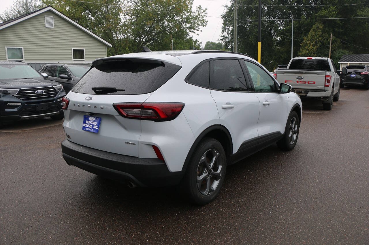 Certified 2025 Ford Escape ST-Line Select AWD/4WD image 3