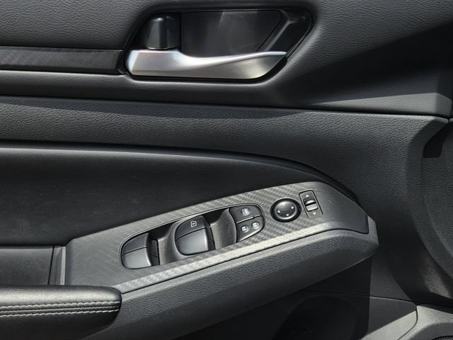 Used 2025 Nissan Altima 2.5 SV FWD image 15