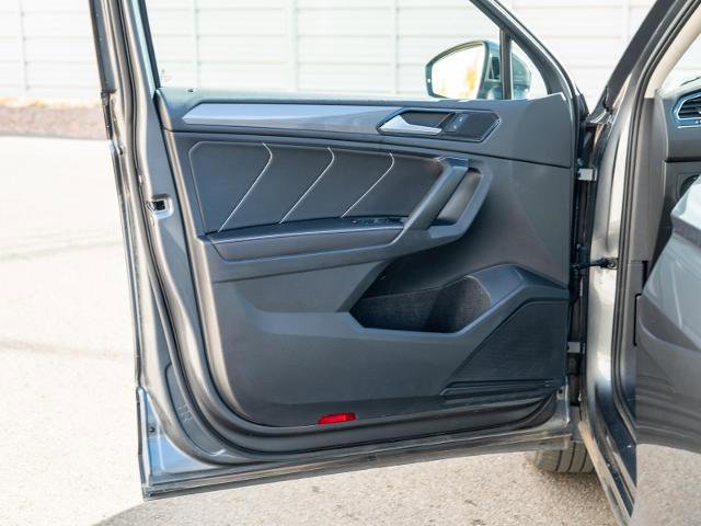 Used 2023 Volkswagen Tiguan SE w/ Panoramic Sunroof Package image 14