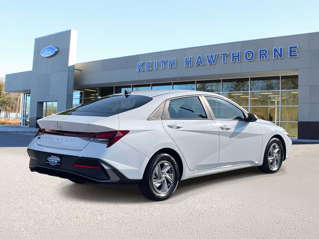 Used 2024 Hyundai Elantra SE FWD image 6