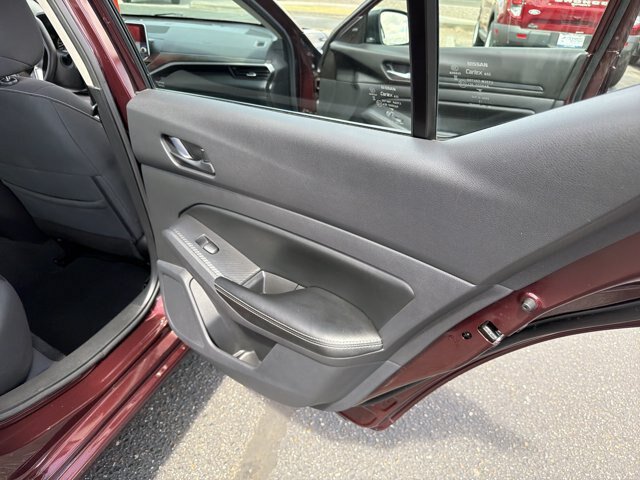 Used 2025 Nissan Altima 2.5 SV FWD image 16