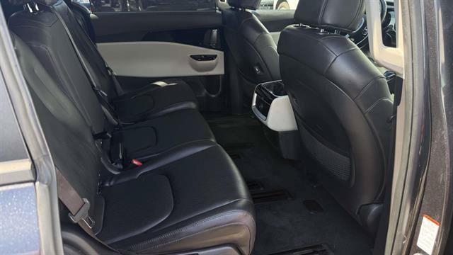 Used 2023 Kia Carnival EX FWD image 26