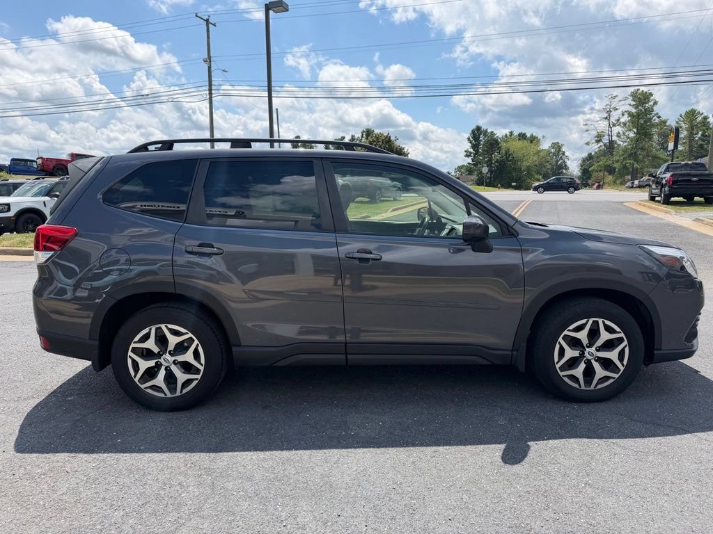 Used 2022 Subaru Forester Premium AWD/4WD image 6