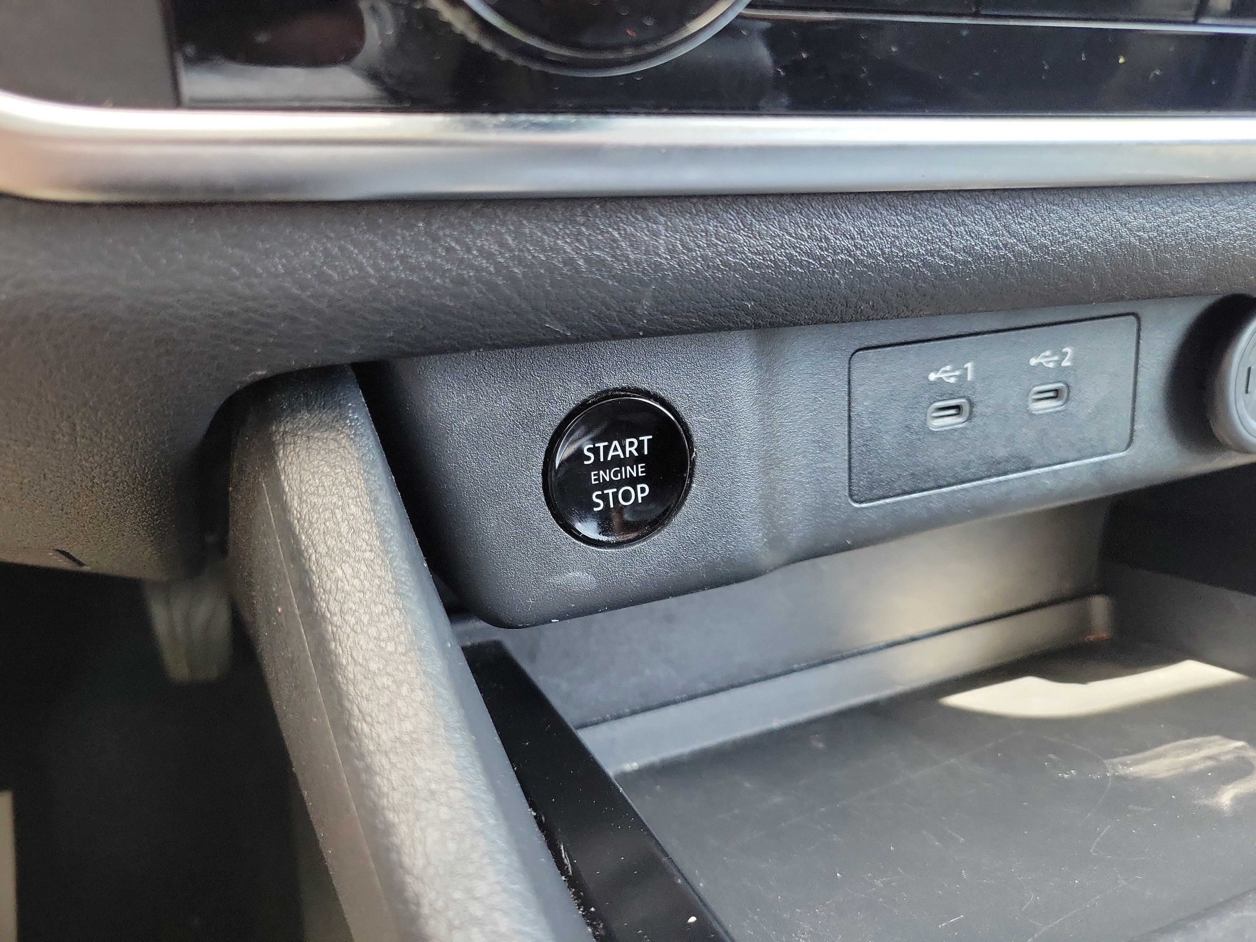 Used 2024 Nissan Rogue S AWD/4WD image 29