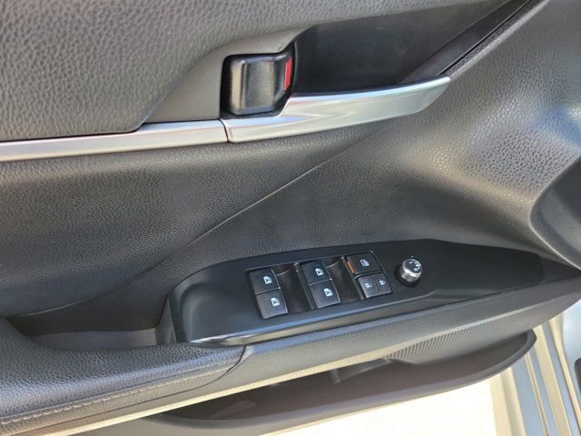 Used 2020 Toyota Camry XSE FWD image 21