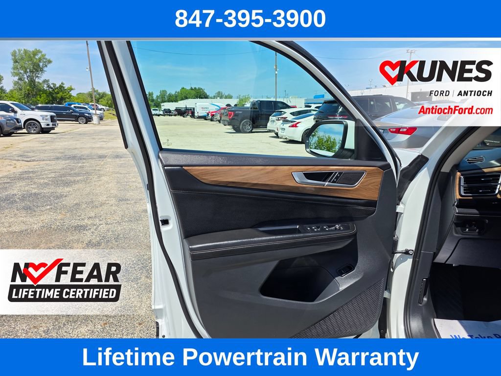 Used 2024 Volkswagen Atlas SE AWD/4WD image 14