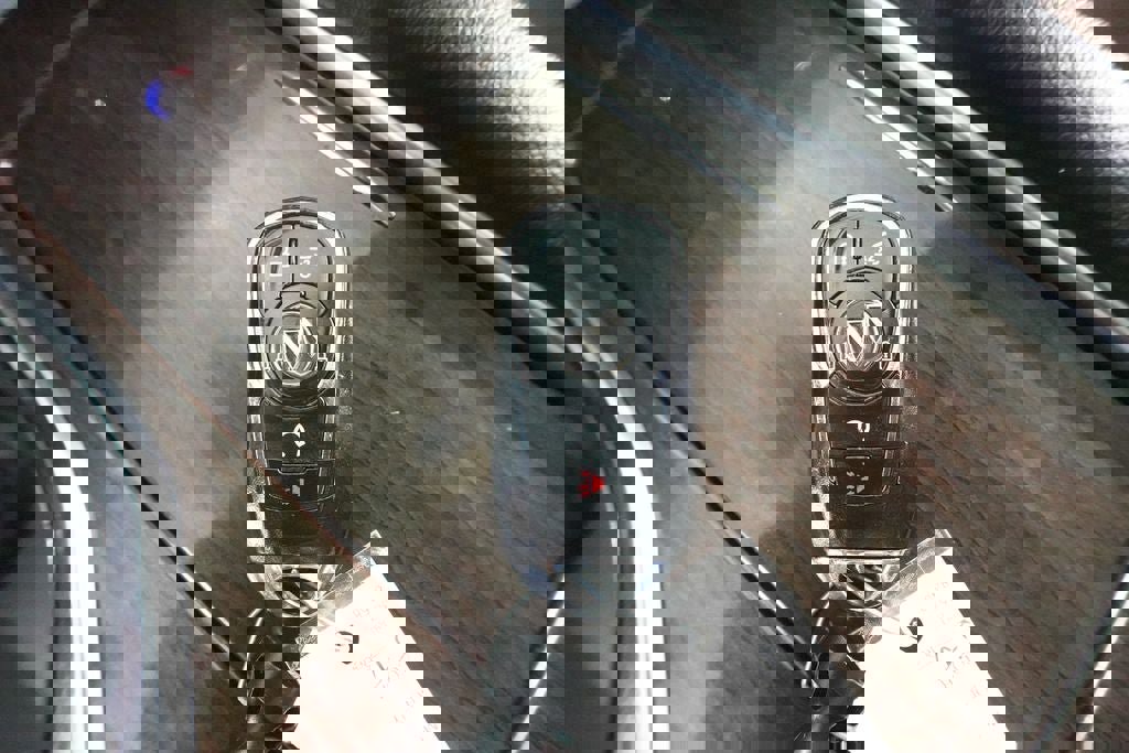 Used 2018 Buick Enclave Avenir w/ Avenir Technology Package AWD/4WD image 23