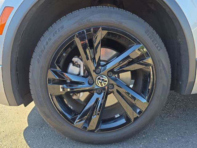 Used 2024 Volkswagen Tiguan SE R-Line AWD/4WD image 13