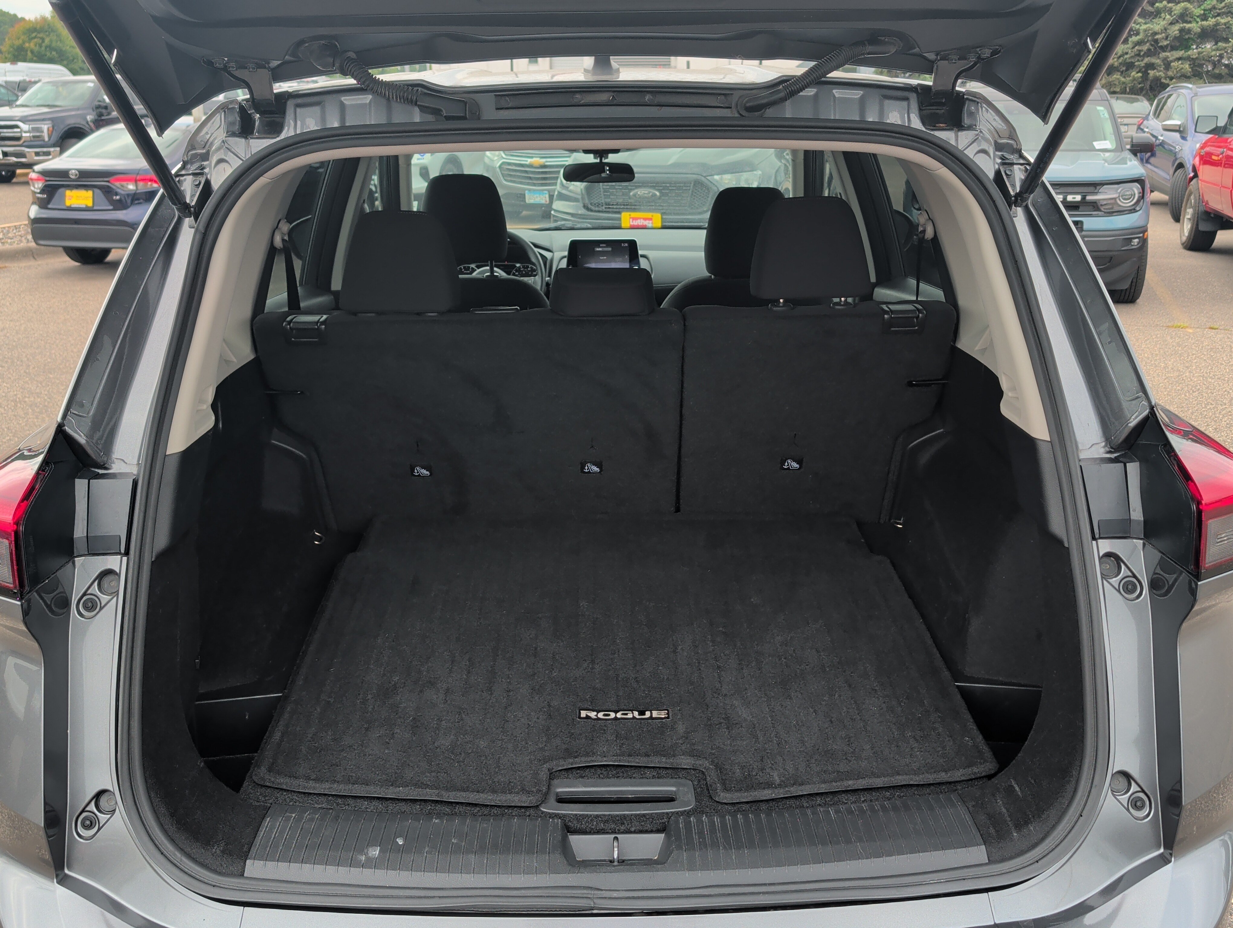 Used 2024 Nissan Rogue S AWD/4WD image 18