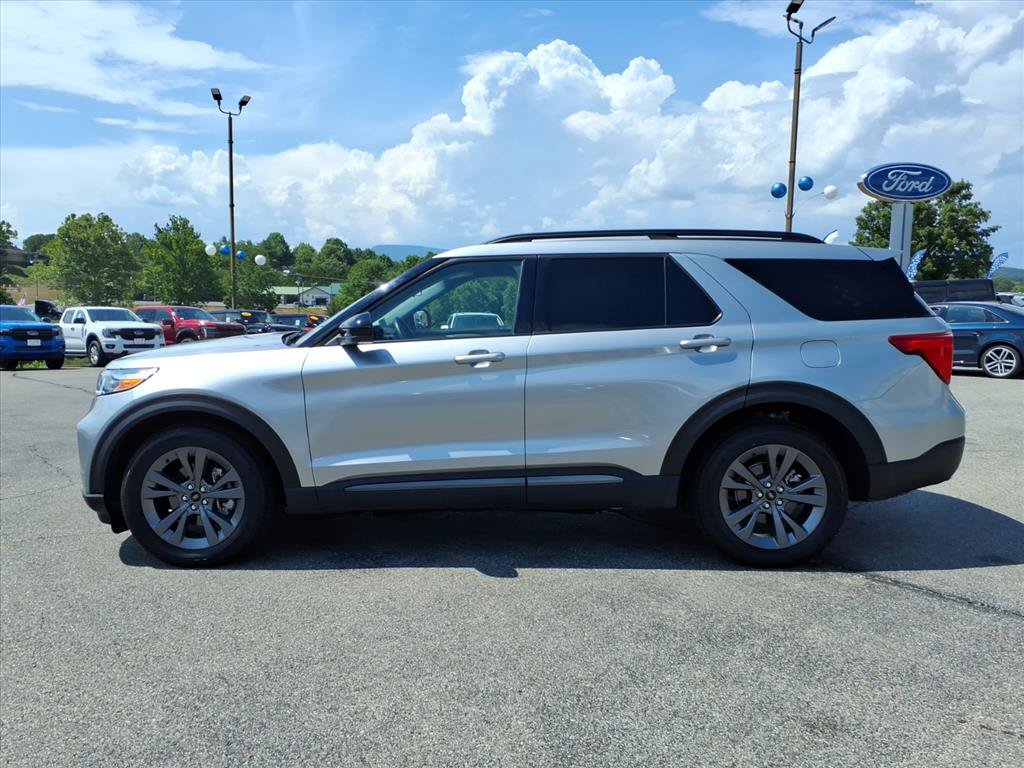 Certified 2023 Ford Explorer XLT w/ Equipment Group 202A AWD/4WD image 2