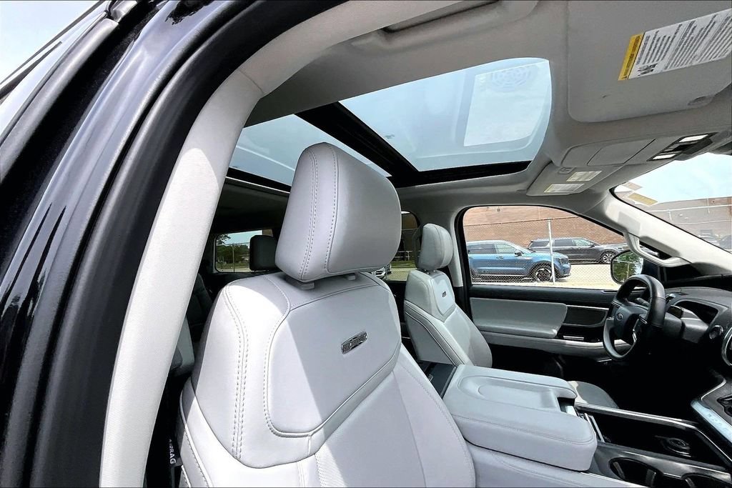 Certified 2025 Ford Expedition Platinum AWD/4WD image 21