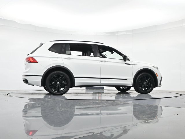 Used 2022 Volkswagen Tiguan SE R-Line FWD image 28