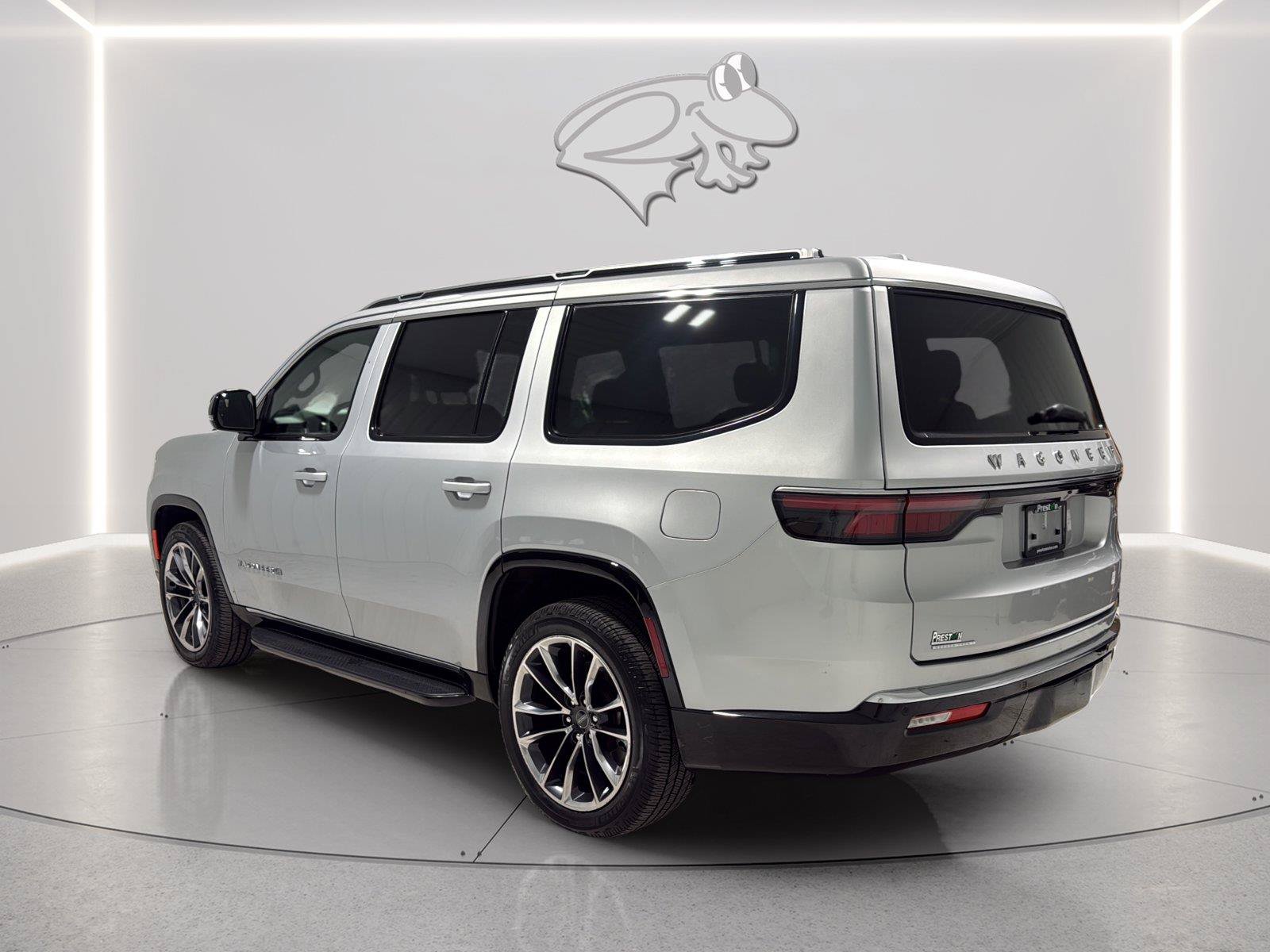 Used 2023 Jeep Wagoneer Series II w/ Premium Group I AWD/4WD image 3