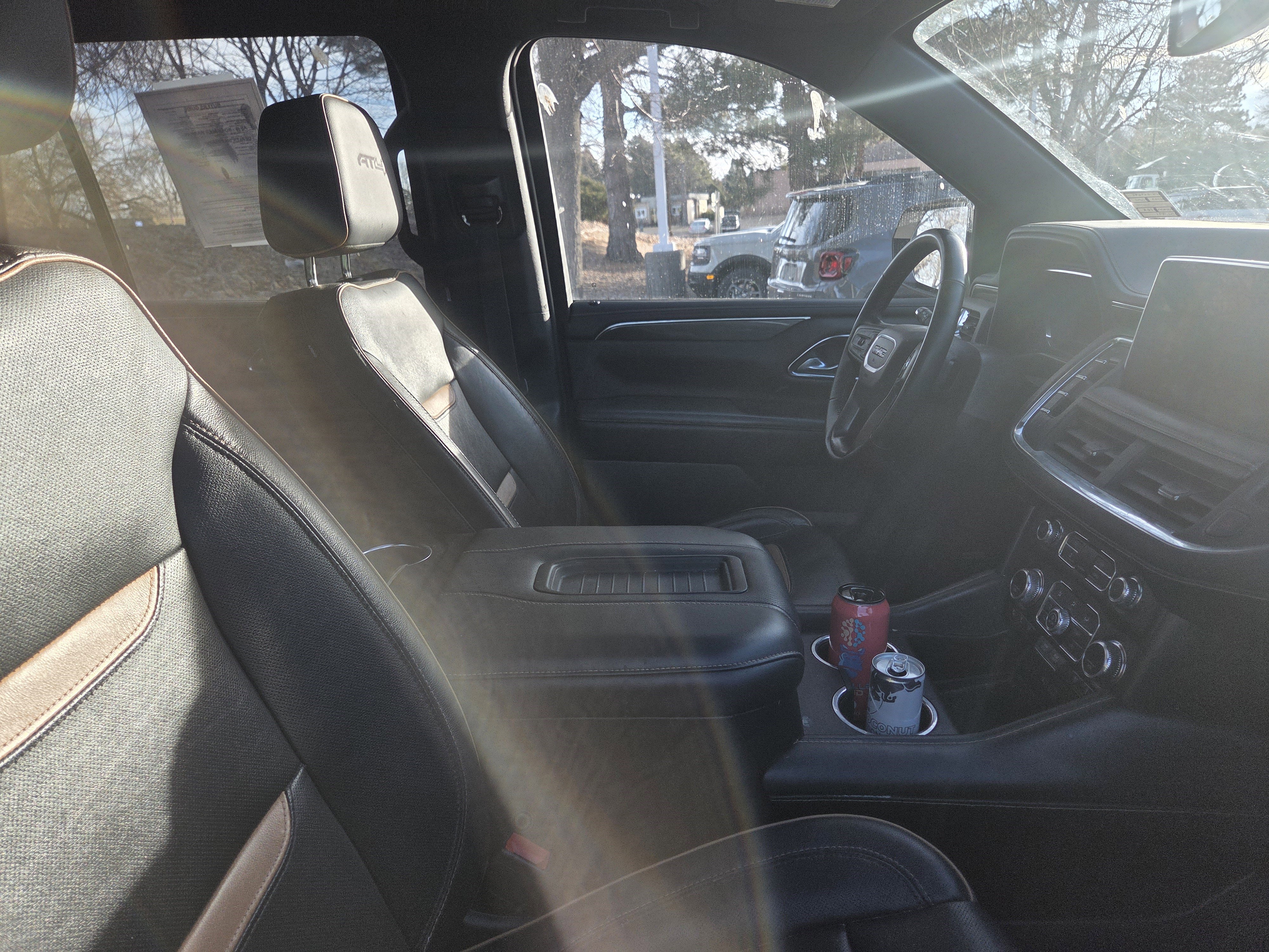 Used 2023 GMC Yukon AT4 w/ Technology Package image 18