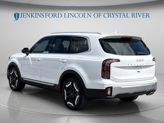 Used 2024 Kia Telluride EX w/ EX Captain's Chair Package FWD image 6