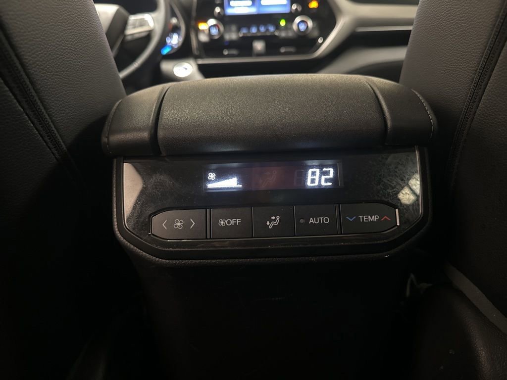 Used 2020 Toyota Highlander XLE image 37