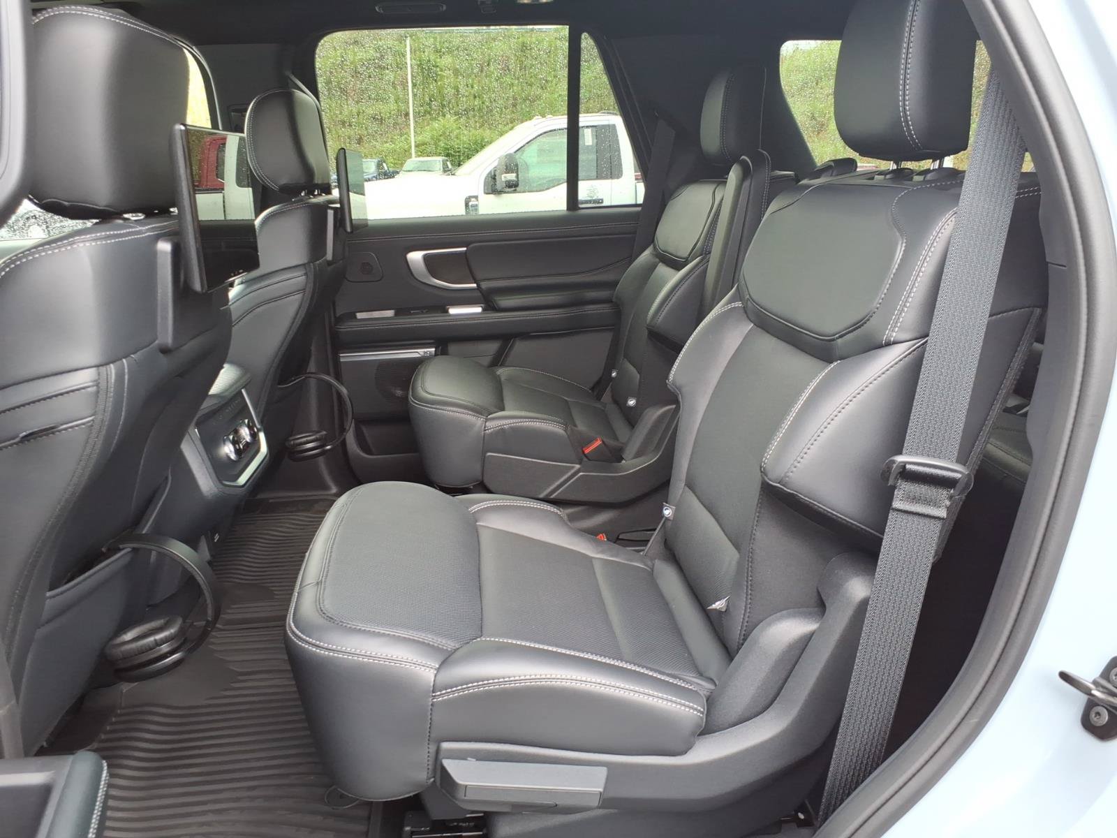 Certified 2026 Ford Expedition Platinum w/ Stealth Performance Package AWD/4WD image 8