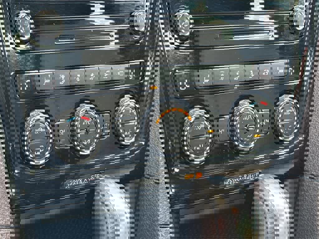 Used 2020 Volkswagen Passat 2.0T R-Line image 28