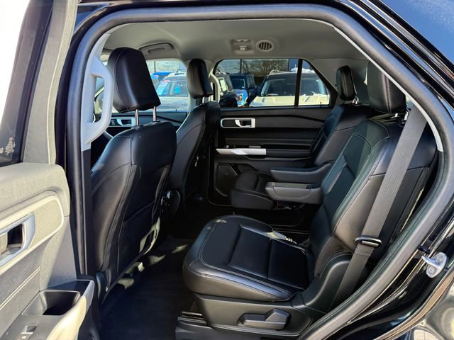 Certified 2022 Ford Explorer XLT w/ Equipment Group 202A image 4