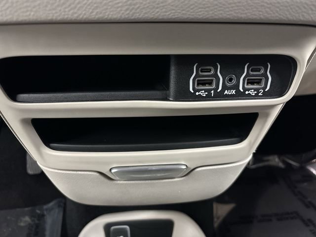 Used 2023 Chrysler Pacifica Touring-L image 23