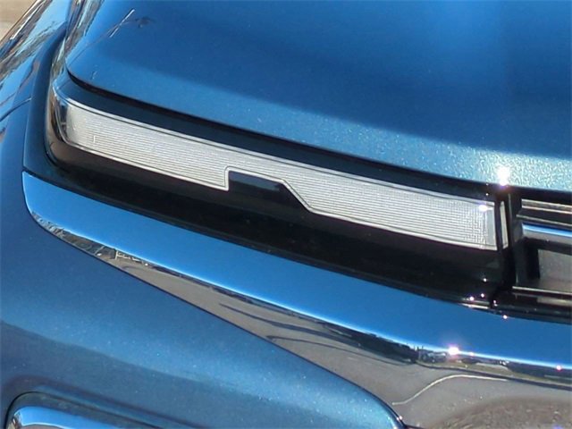 Used 2025 Chevrolet Traverse LT w/ Driver Confidence Package image 10