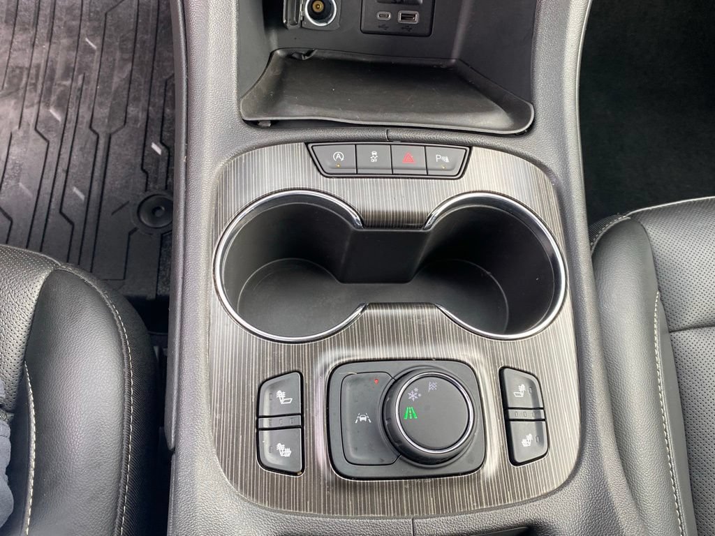 Used 2022 GMC Acadia SLT w/ Elevation Edition FWD image 18