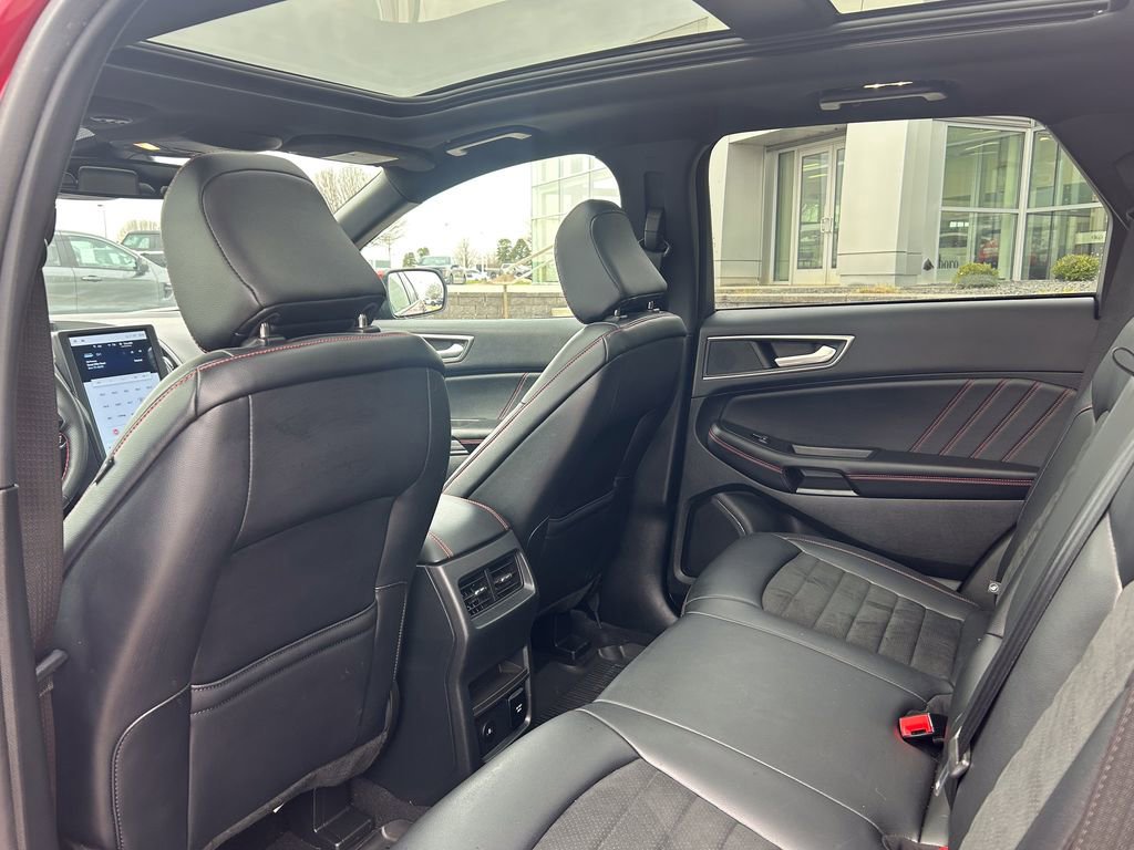 Certified 2023 Ford Edge ST-Line image 14