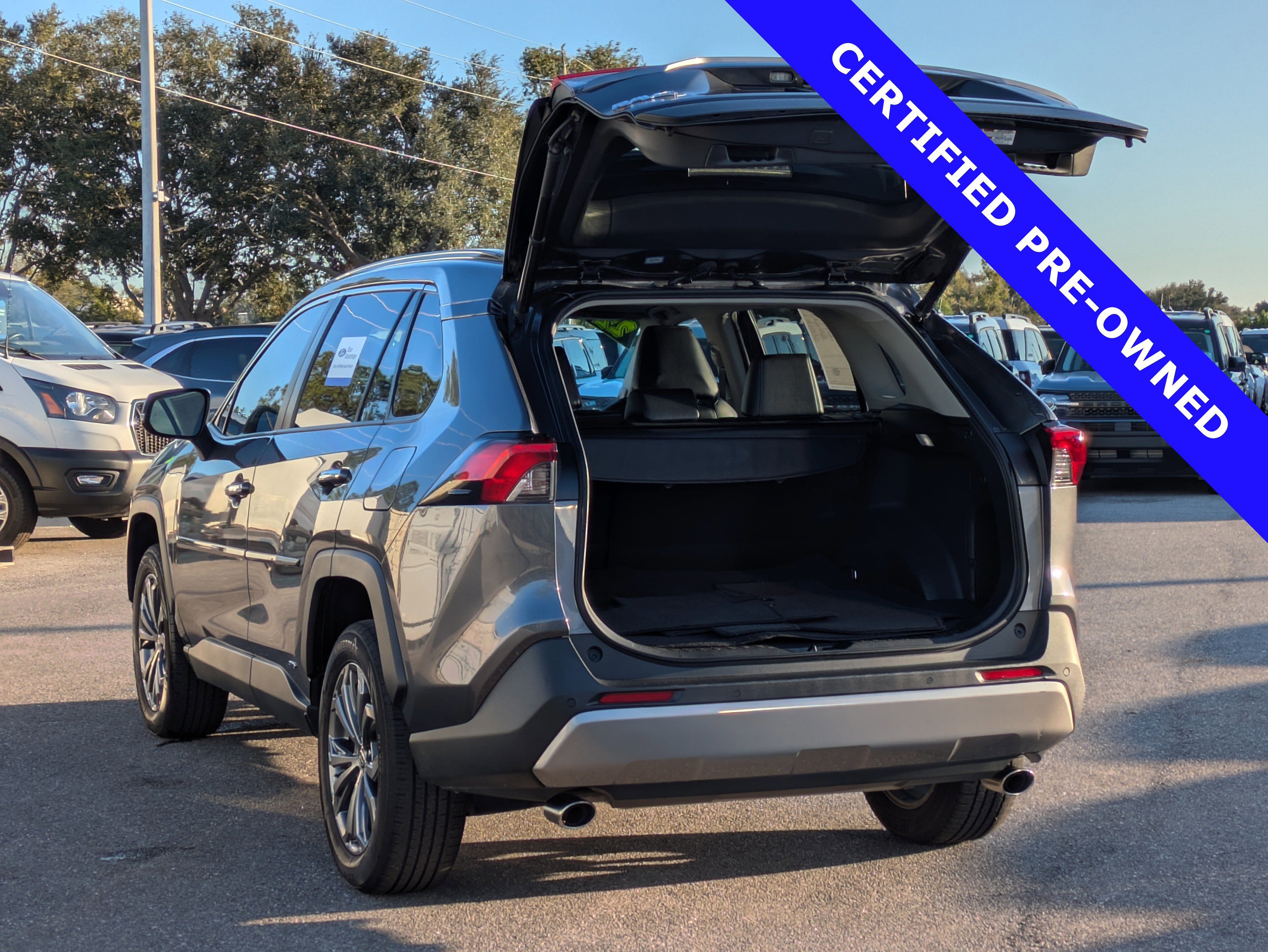 Used 2022 Toyota RAV4 Limited video 3