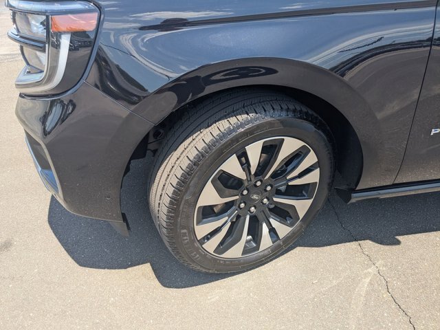 Certified 2025 Ford Expedition Max Platinum w/ Driver's Package AWD/4WD image 6