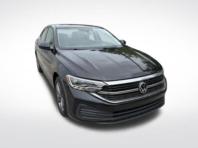 Used 2023 Volkswagen Jetta SE w/ Panoramic Sunroof Package FWD image 2