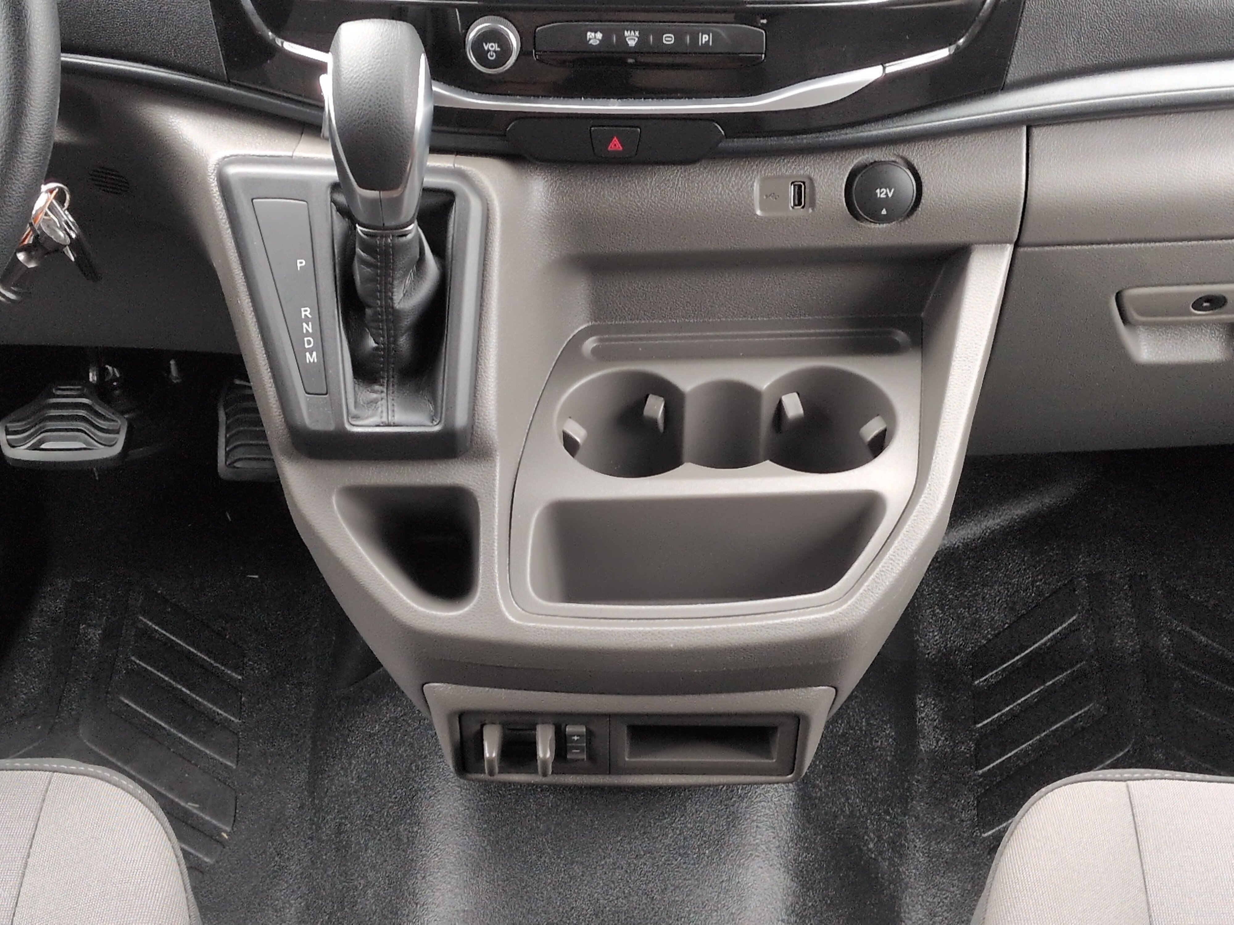 Certified 2025 Ford Transit 350 XLT RWD image 17