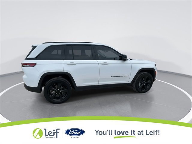 Used 2023 Jeep Grand Cherokee Limited w/ Black Appearance Package image 3