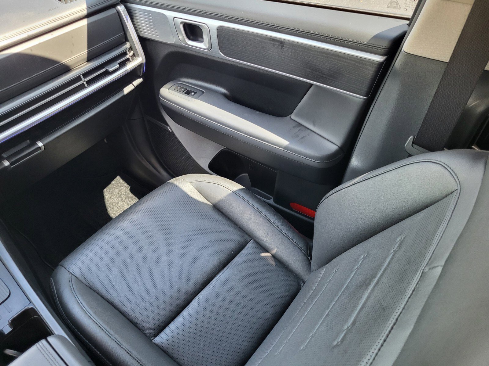 Used 2024 Hyundai Santa Fe Limited FWD image 16