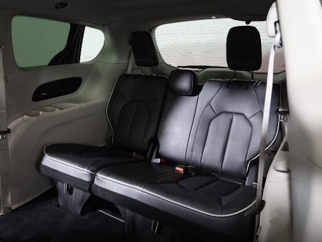 Used 2022 Chrysler Pacifica Limited image 12