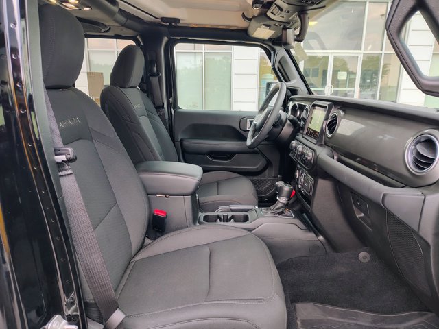 Used 2023 Jeep Wrangler Unlimited Sahara w/ Cold Weather Group AWD/4WD image 15